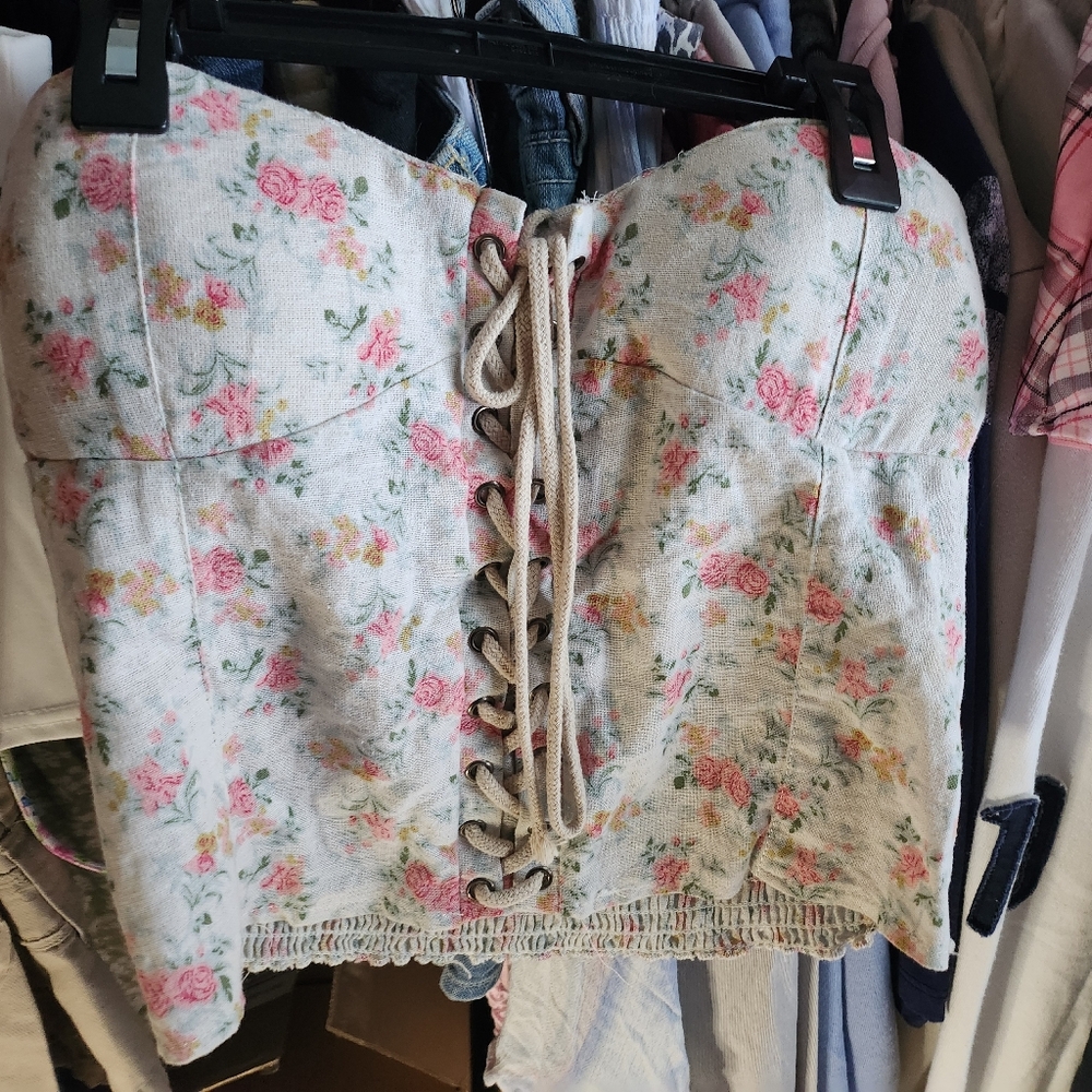 Delias Floral top L Crop